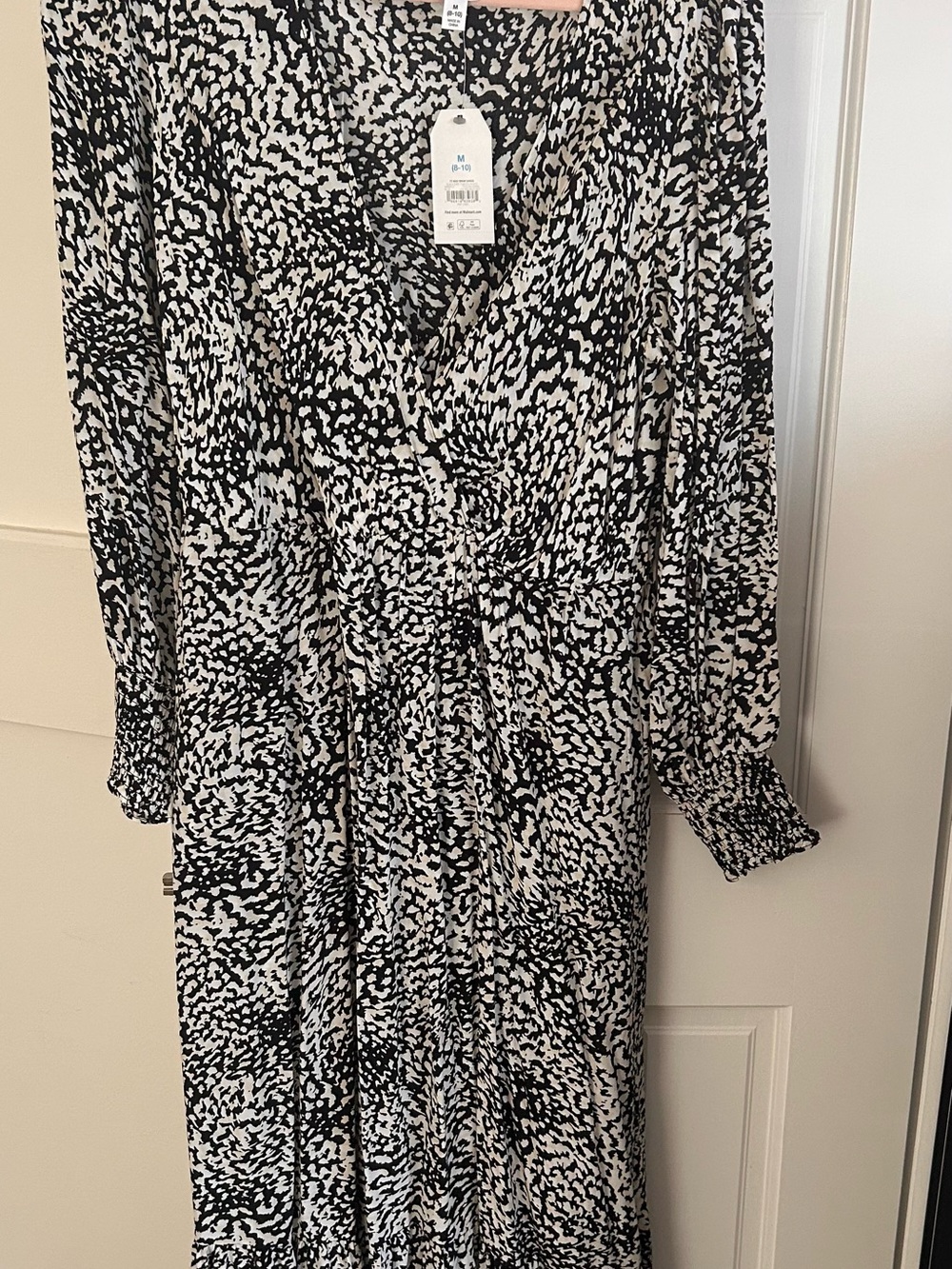 Time and Tru Black and White Printed Long Sleeve Dress
